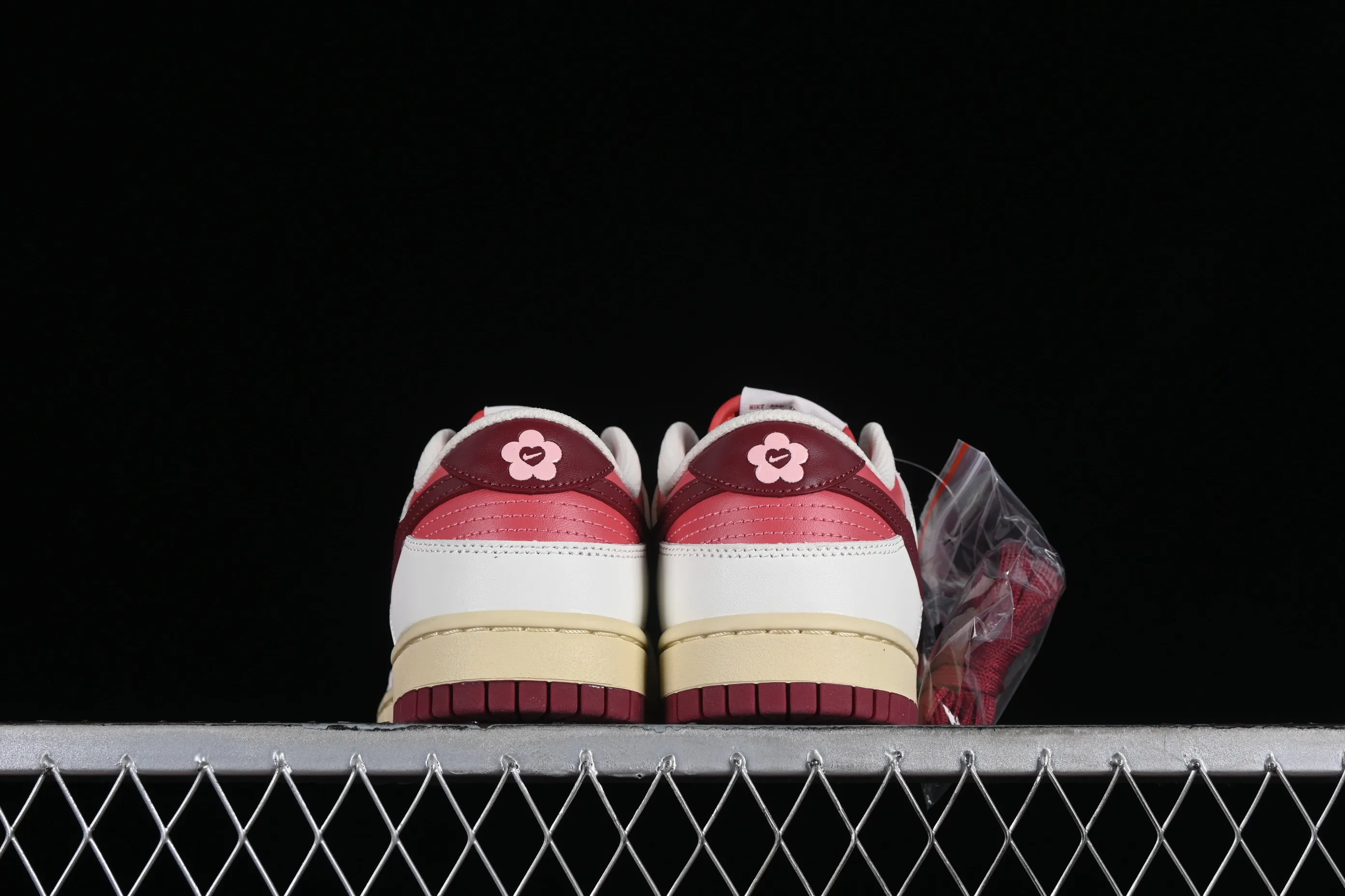 All categories Nk SB Dunk series Nk SB Dunk Low low-top sneakers Nk Dunk Low GS "Valentine's Day" Valentine's Day color SB low-top casual sneakers HF0736-161